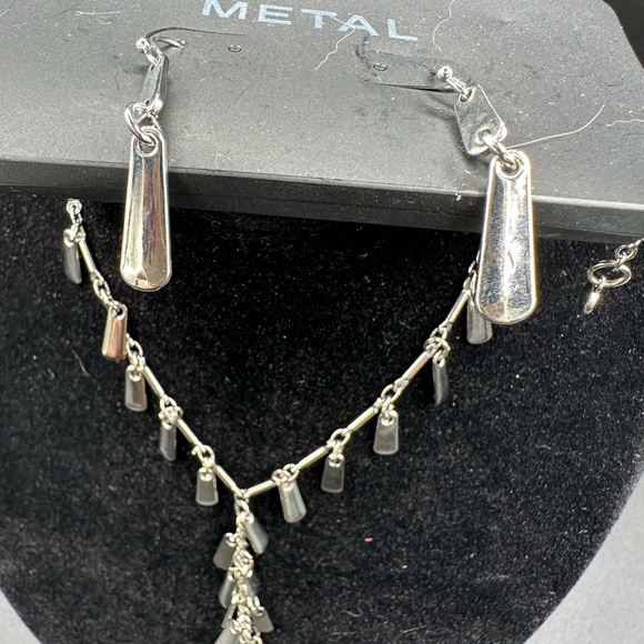 Matching earrings and necklace set silver - Picture 2 of 4